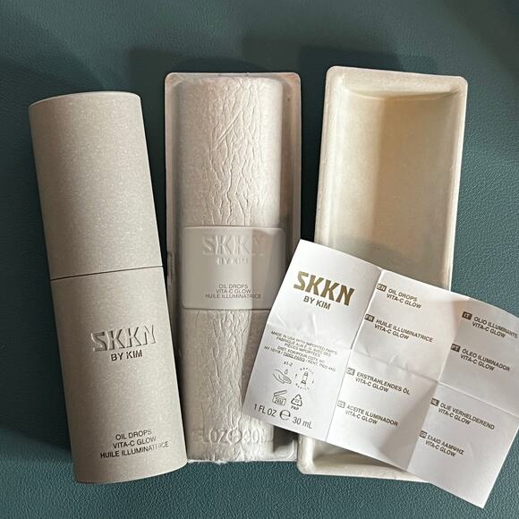NWT SKKM By Kim Kardashian Oil Drops Vita C Glow 1 fl oz - Picture 1 of 3